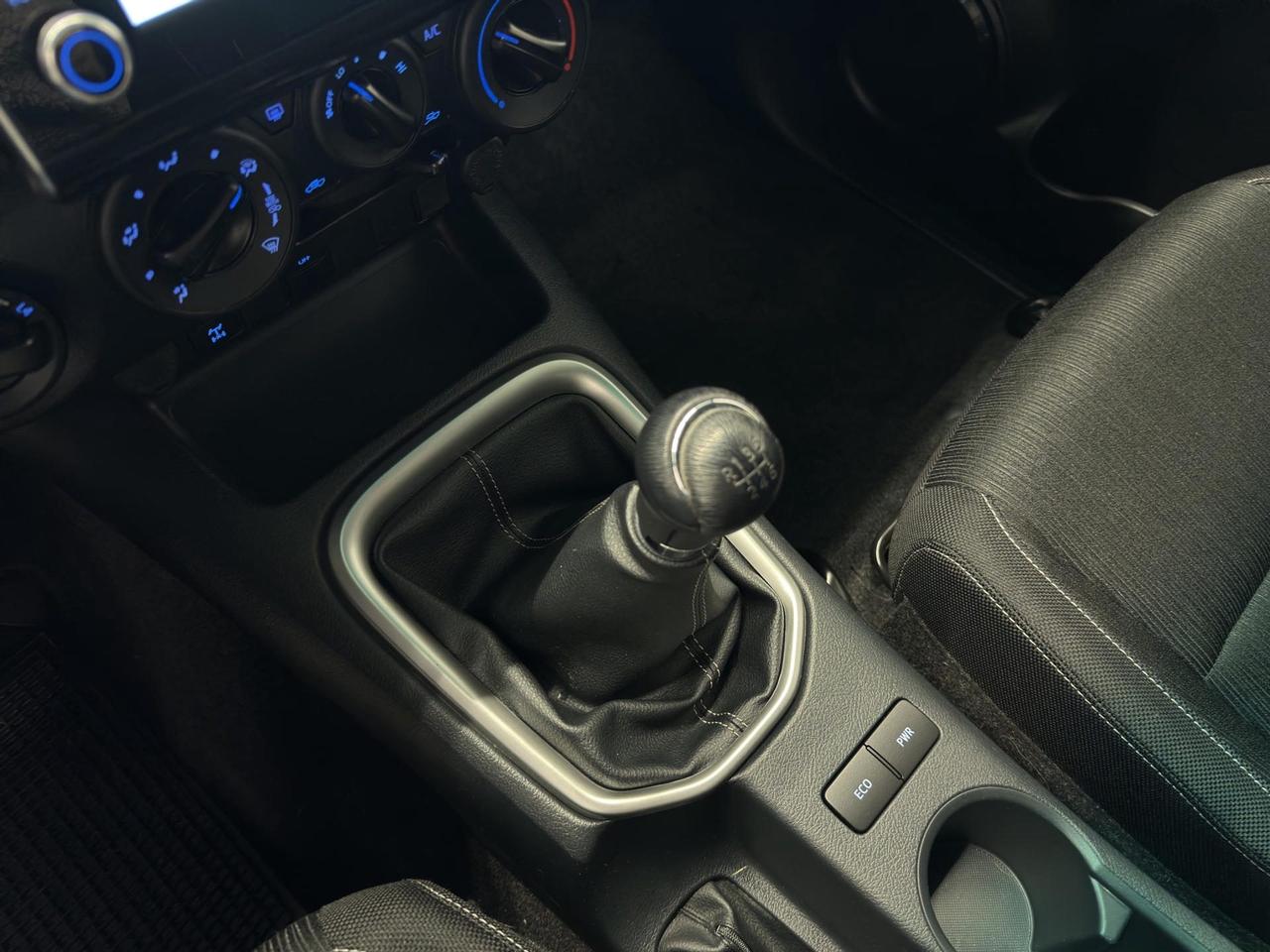 Toyota Hilux 2.4 d-4d M/T DC 4WD Lounge