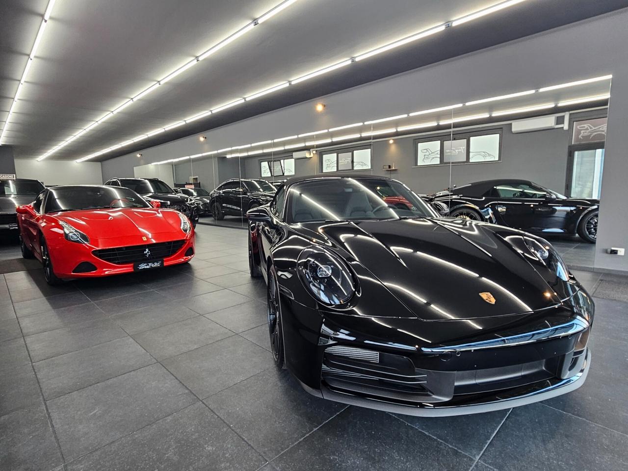 Porsche 992 CARRERA 992.2 CABRIO BLACK DAYTONA
