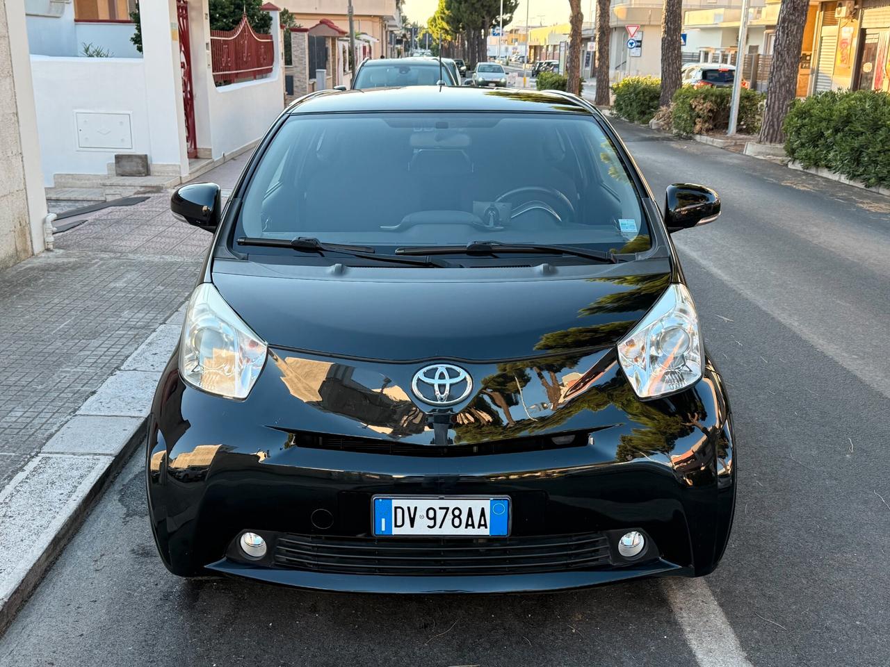 Toyota iQ 1.0 68CV Automatic *NAVI - 2009