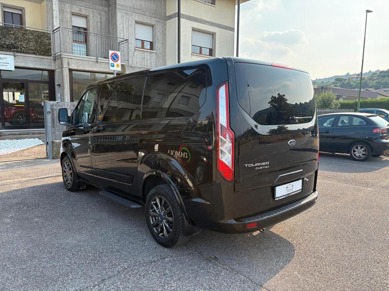 Ford Tourneo Custom FORD TOURNEO CUSTOM 2.0 131CV 8 POSTI TITANIUM - UNICO PROPRIETARIO