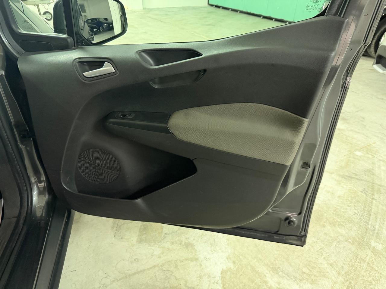 Ford Tourneo Courier 1.5 TDCI 95 CV Titanium