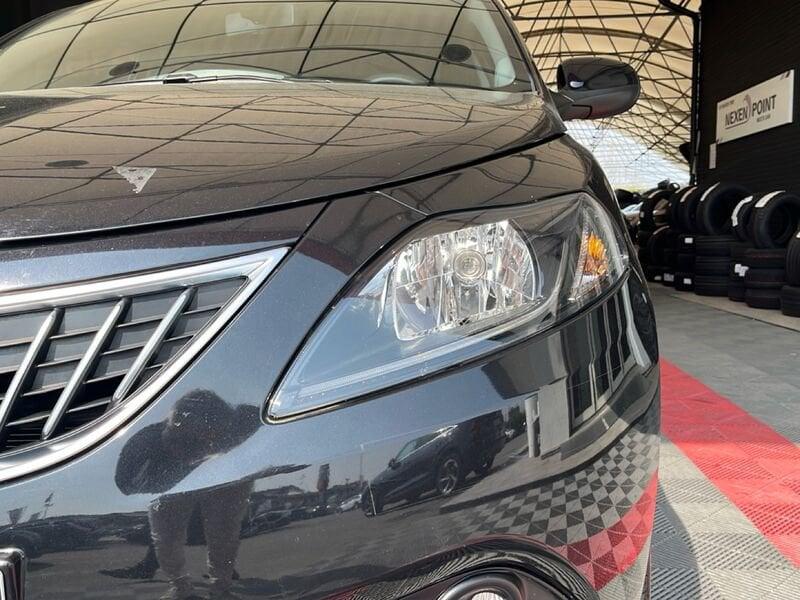 Lancia Ypsilon Ypsilon 1.0 FireFly 70cv Hybrid Silver