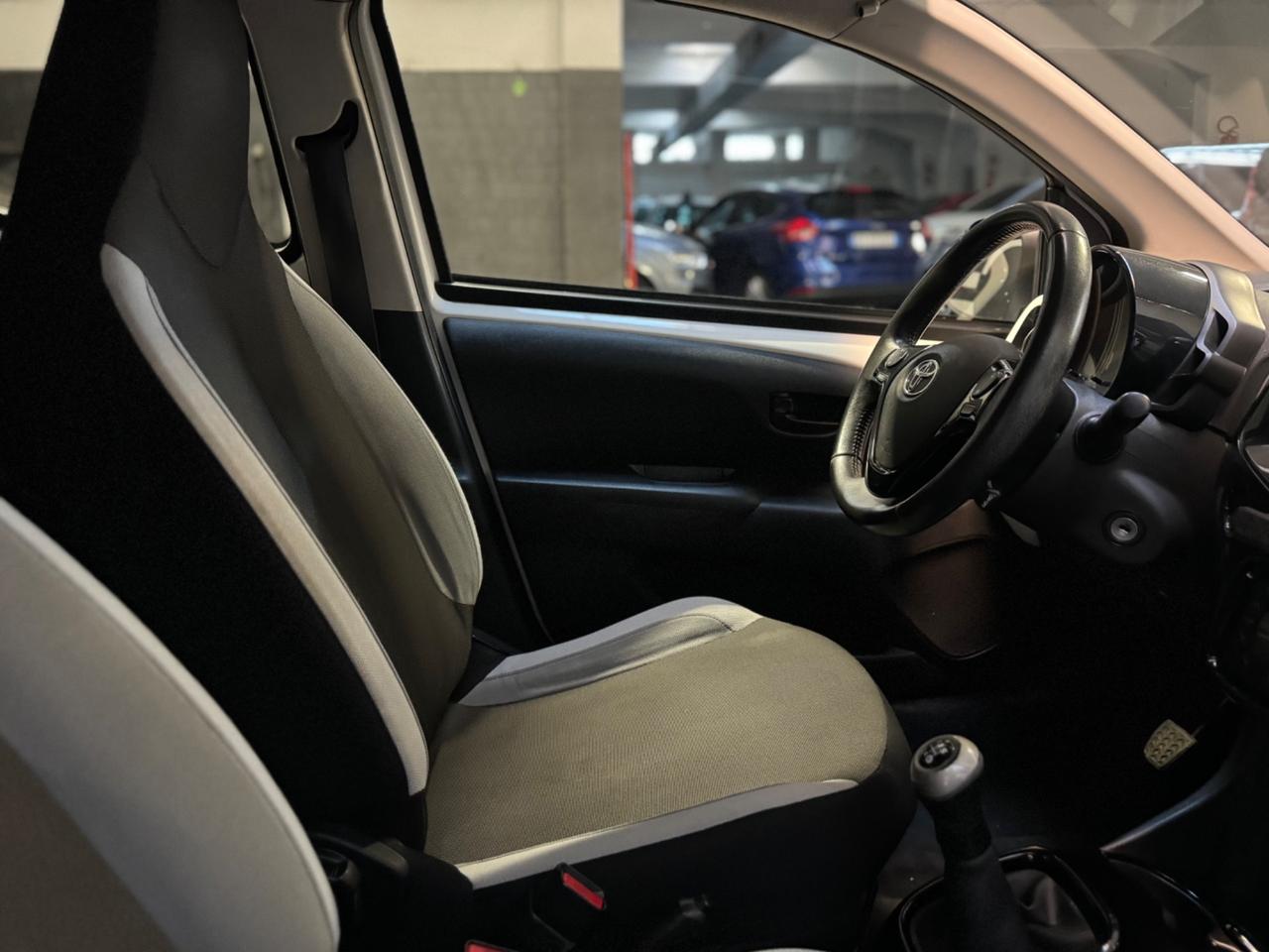 Toyota Aygo 1.0 VVT-i 69 CV 5 porte x-black Tss