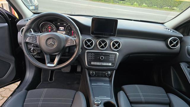 MERCEDES-BENZ A 200 d Automatic 4Matic Sport