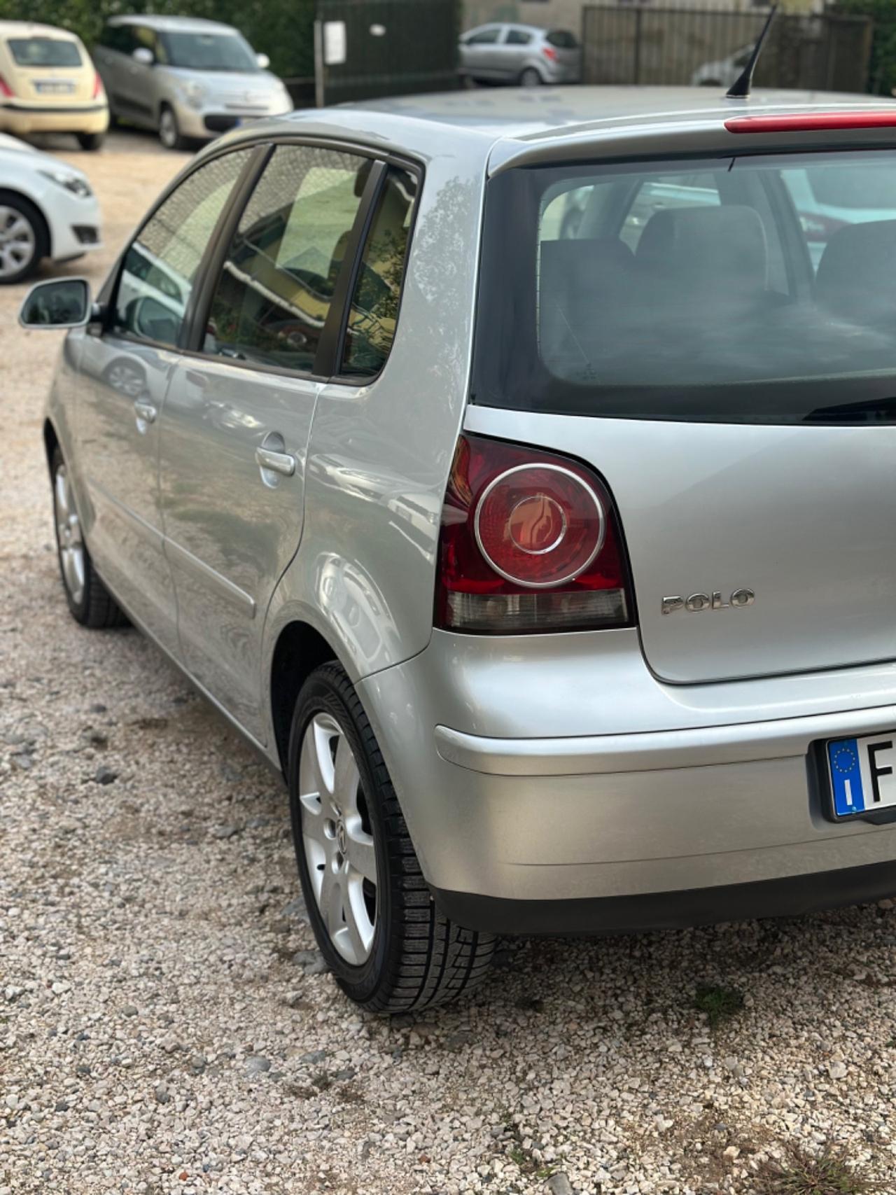 Volkswagen POLO 1.4/80CV TDI 5P SPORTLINE NEOPAT