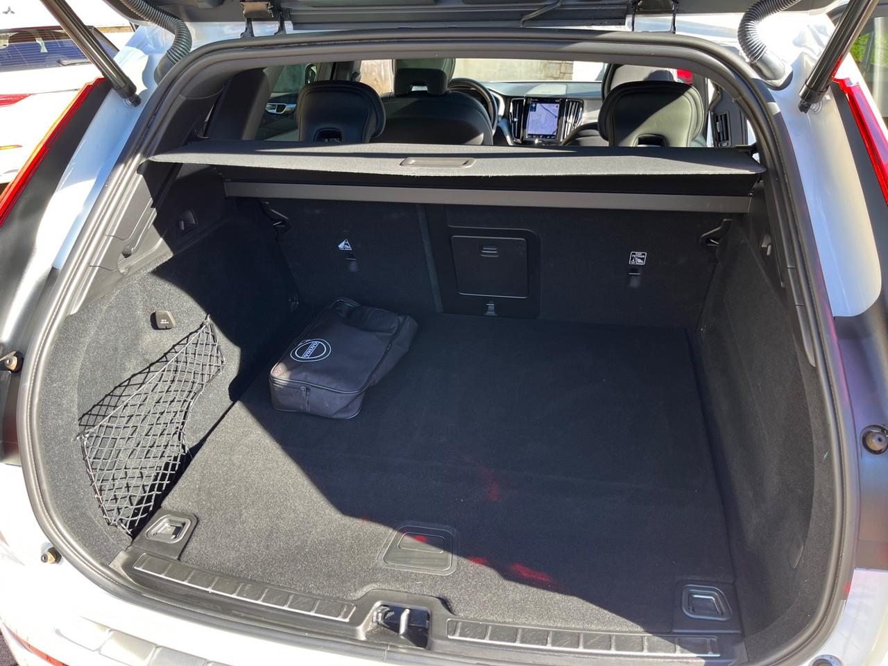 Volvo XC 60 XC60 T6 Recharge Plug-in Hybrid AWD R-design