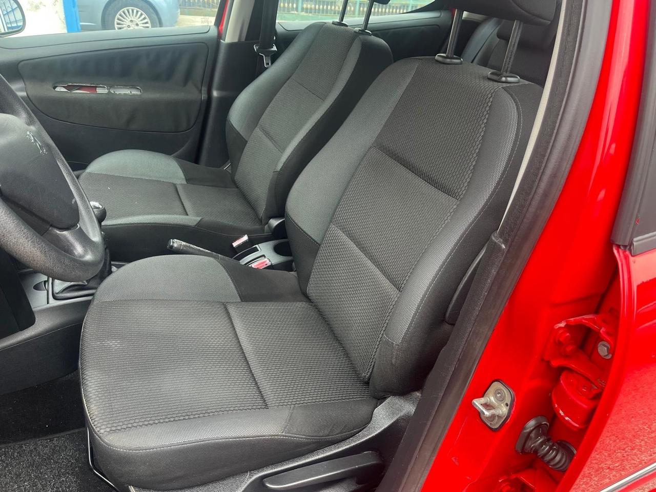 Peugeot 207 5P-1.4 hdi/68 cv -“ millesim 200” -2011