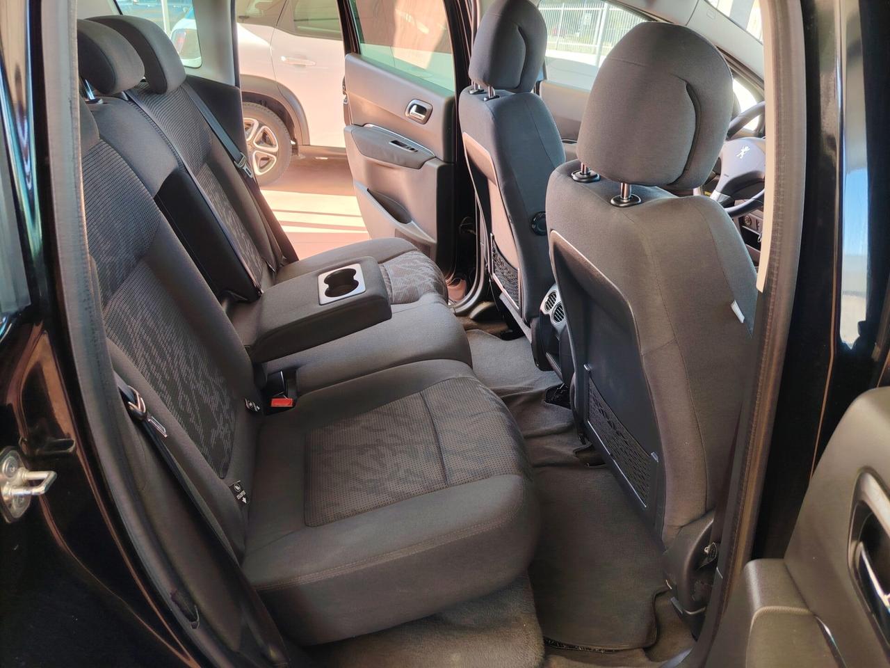 Peugeot 3008 HYbrid4 diesel full opt.