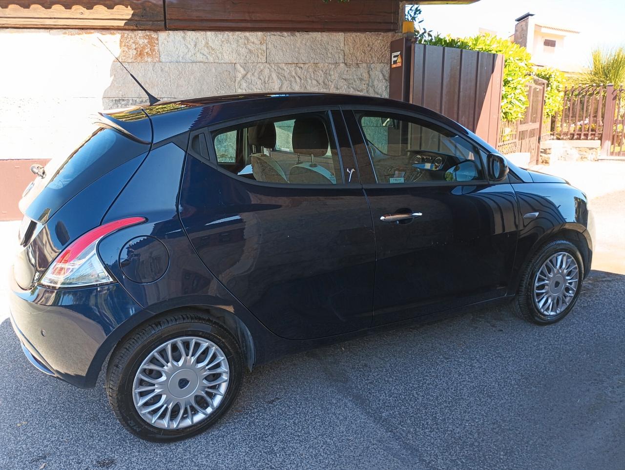 Lancia Ypsilon 1.2 69 CV 5 porte Gold km 47000