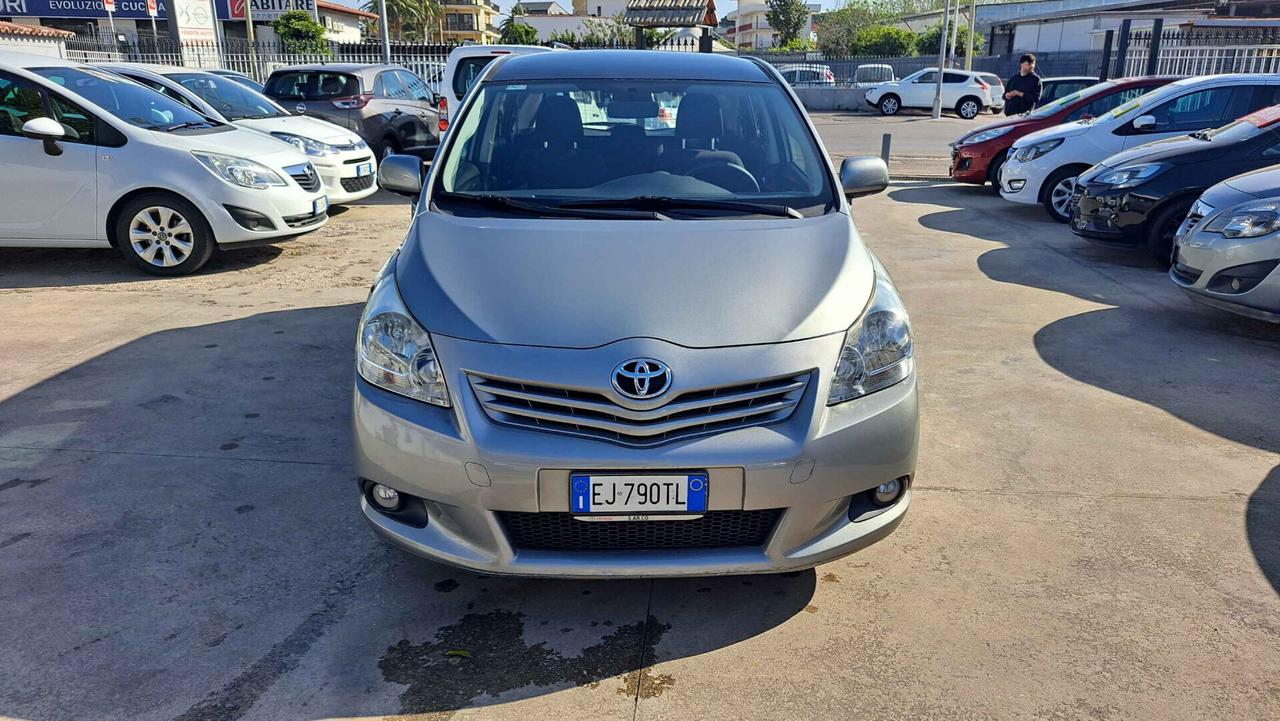 Toyota Verso 2.0 D Luxury Pack 7 posti Tetto Panoramico