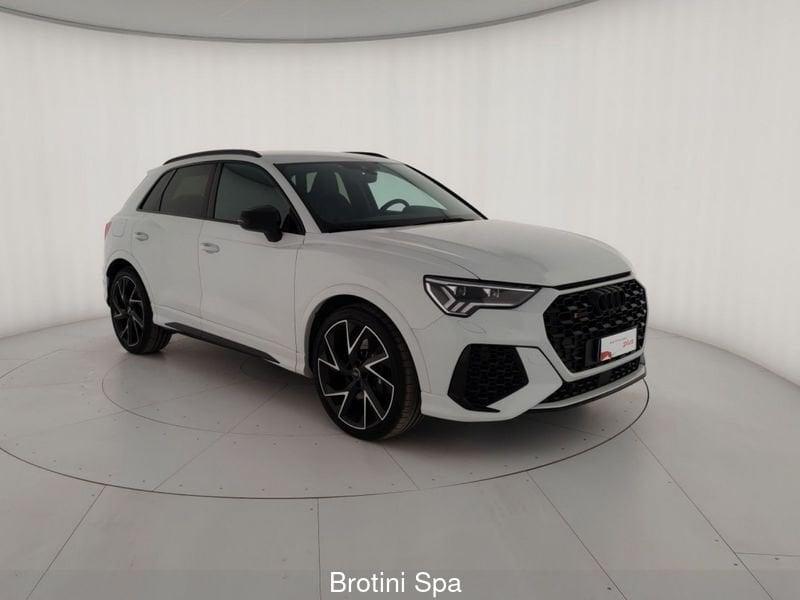 Audi Q3 RS Q3 quattro S tronic