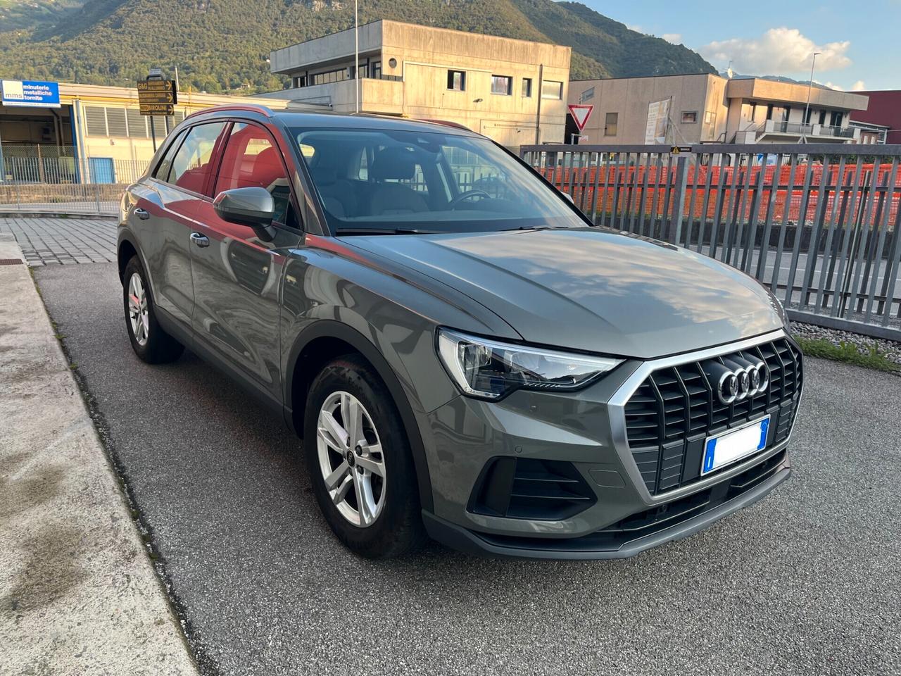 Audi Q3 45 TFSI e S tronic Business