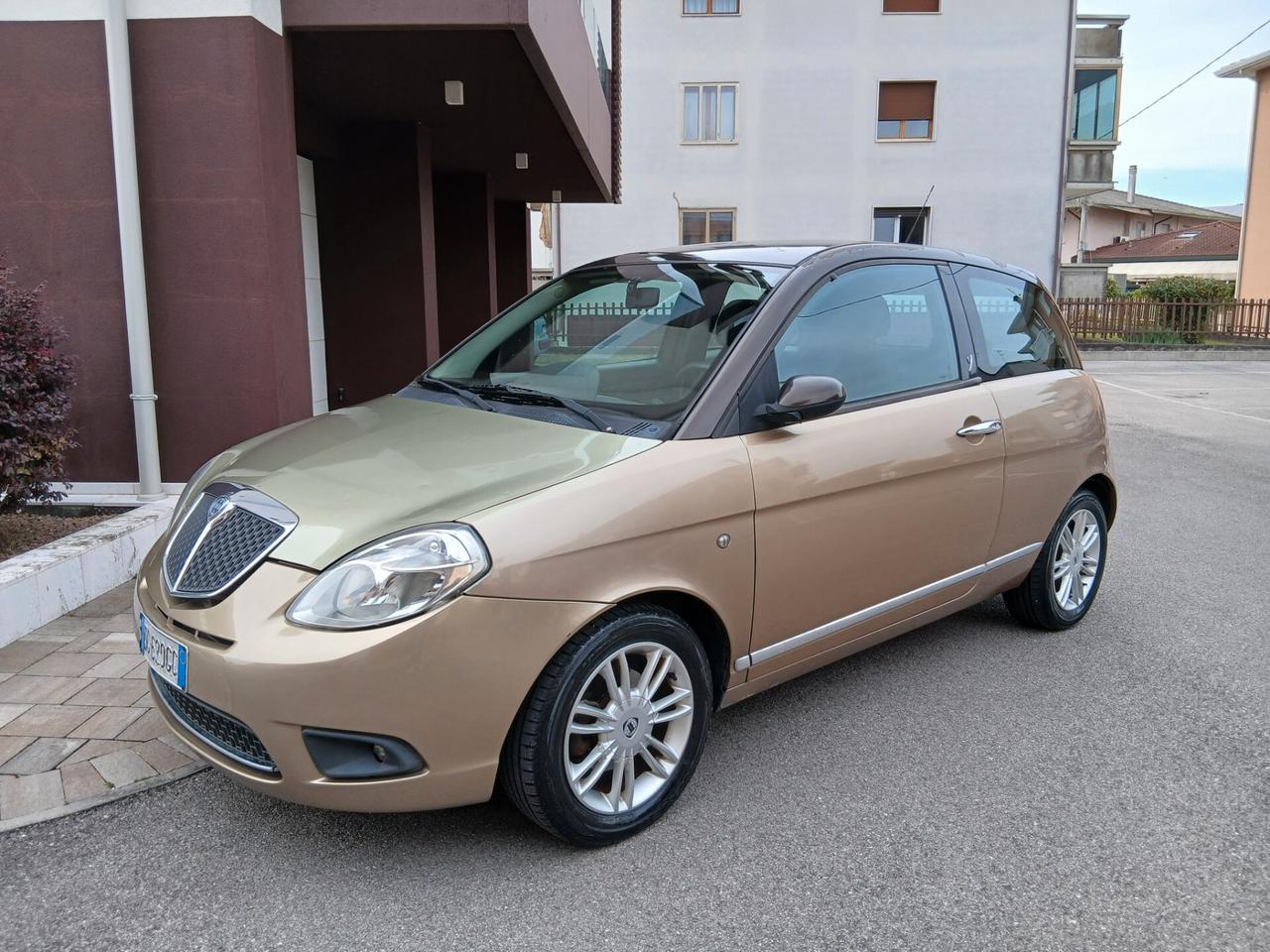 Lancia Ypsilon 1.4 in pronta consegna Ok per neo patentati