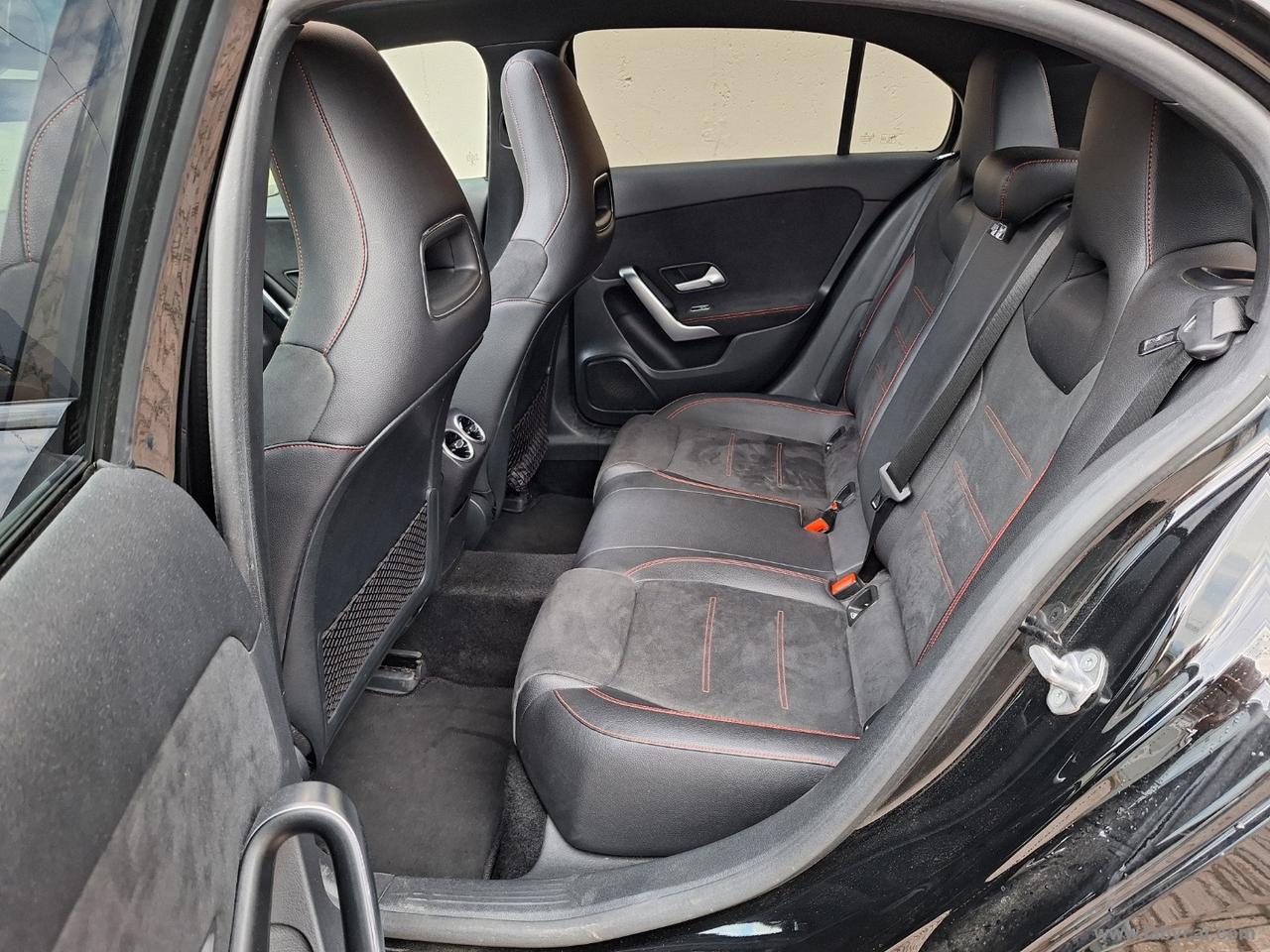 MERCEDES-BENZ A 180 d Automatic Premium AMG NIGHT TETTO