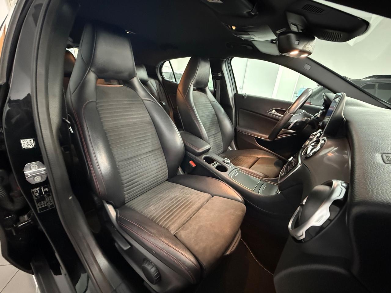 MERCEDES- BENZ GLA 200 D 136CV AMG PREMIUM PLUS 4MATIC