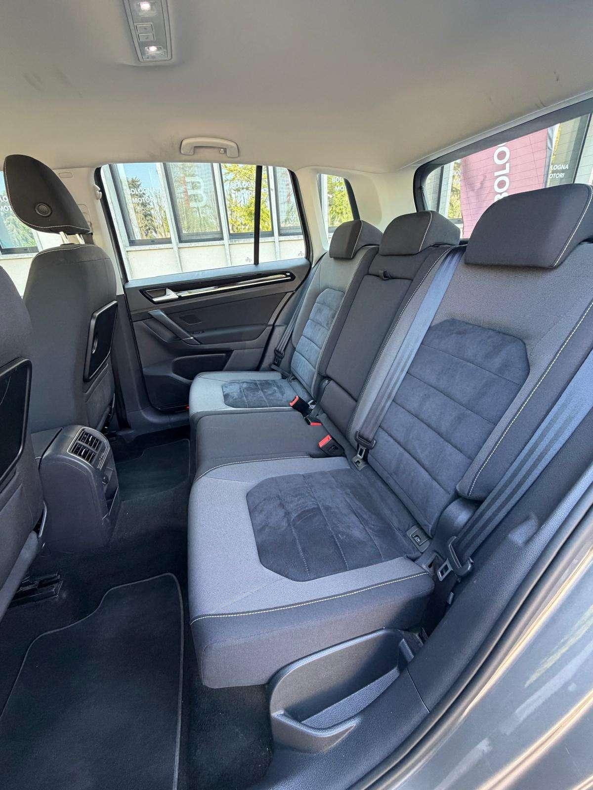 Volkswagen Golf HIGHLINE 110 CV DSG