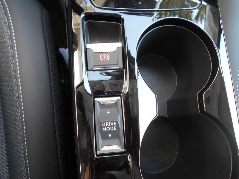 Peugeot 208 110 hybrid Allure Navigat Finanziato