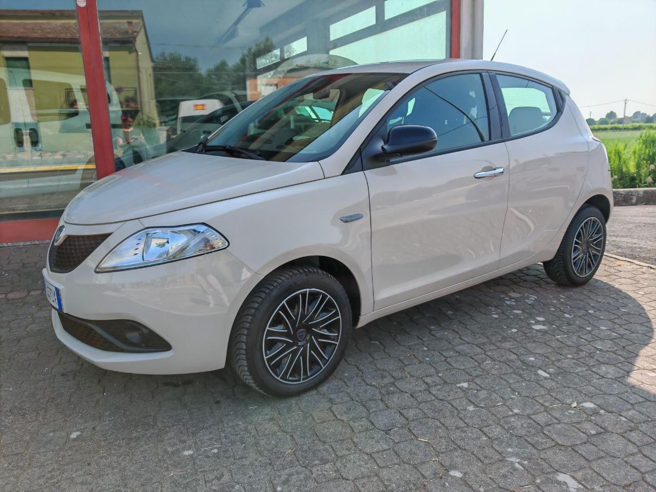 Lancia Ypsilon 1.2 69 CV 5 porte S&S Gold