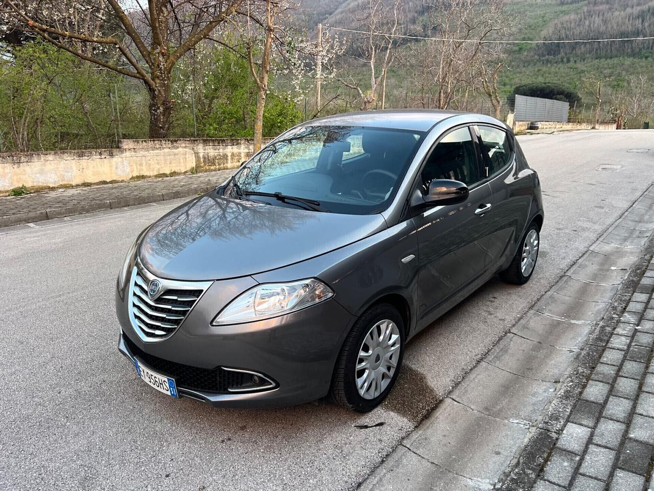 Lancia Ypsilon 1.2 benzina 69cv Gold 2014 full optional