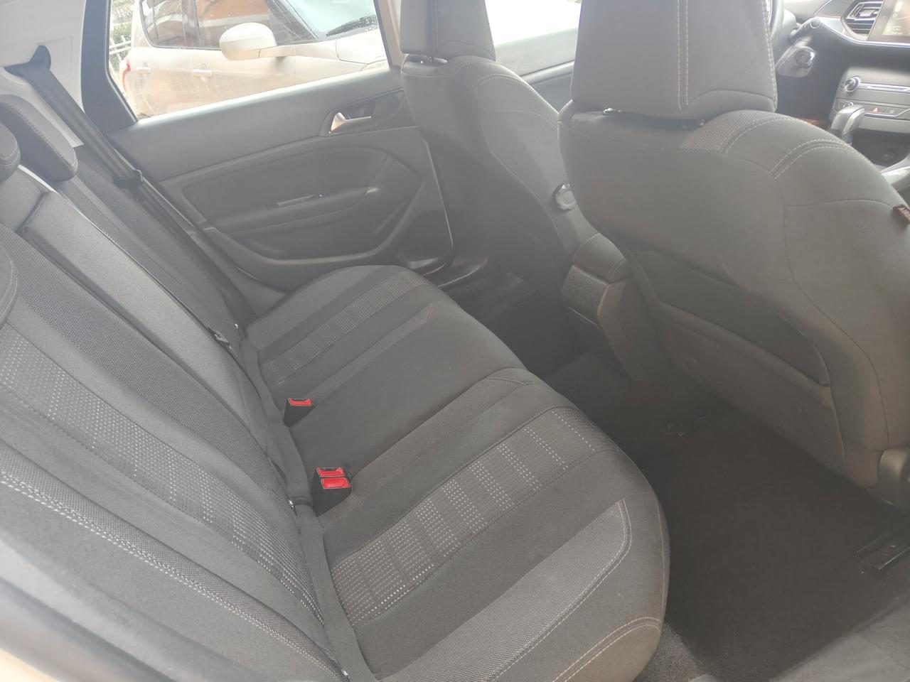 Peugeot 308 BlueHDi 120 S&S EAT6 SW Allure