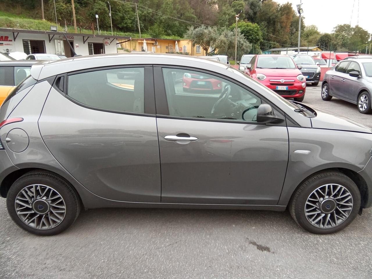 Lancia Ypsilon 1.0 FireFly 5 porte S&S Hybryd Gold