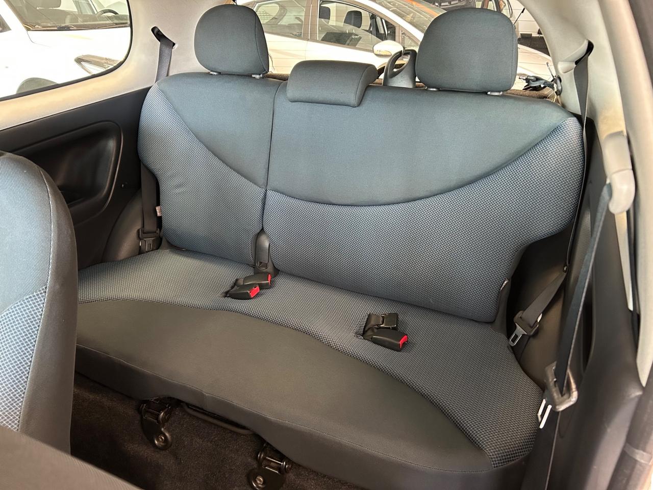 Toyota Yaris 1.0i 16V 65cv 112.000 KM