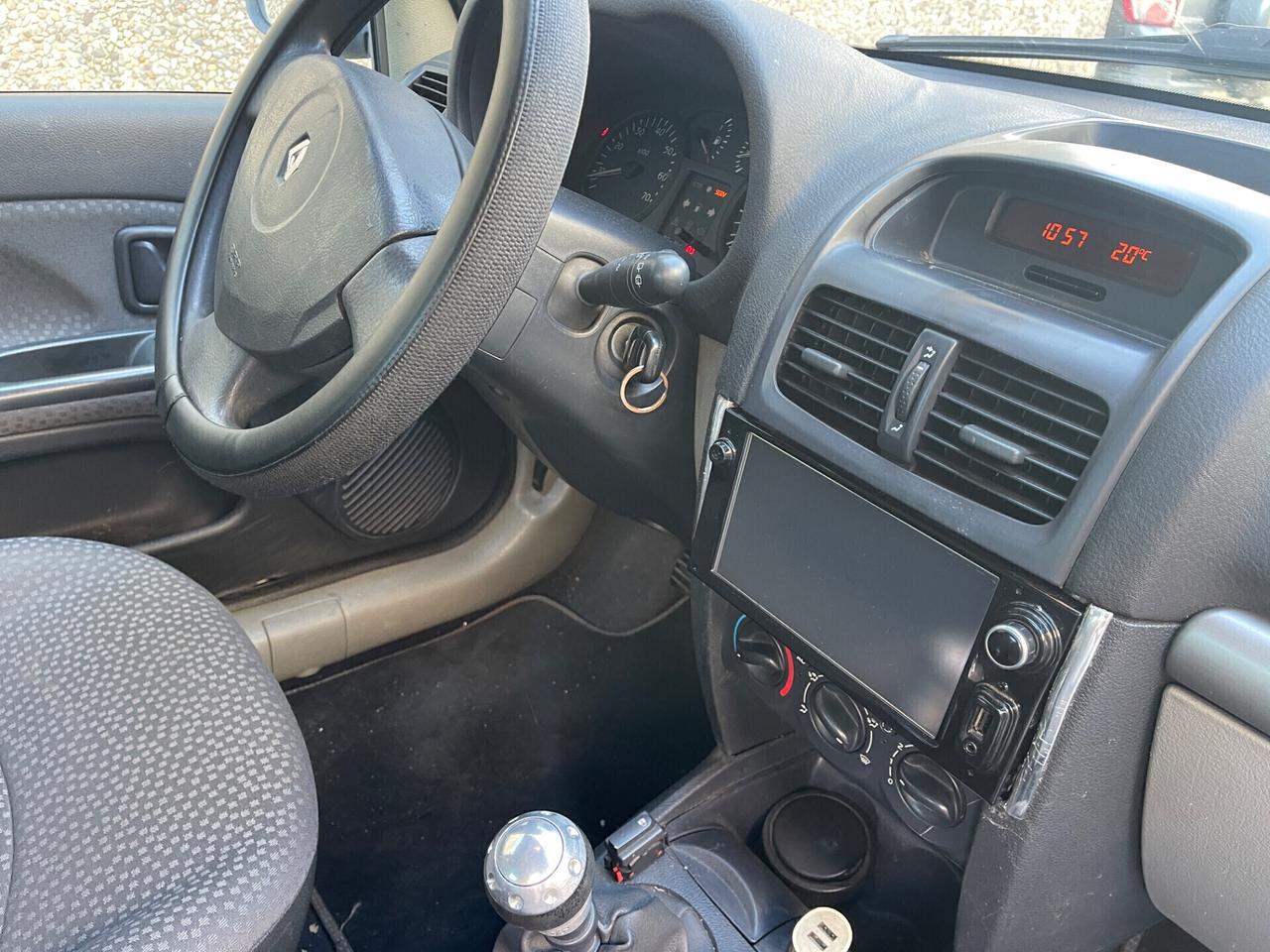 Renault Clio 1.4 16V benzina neopatentati