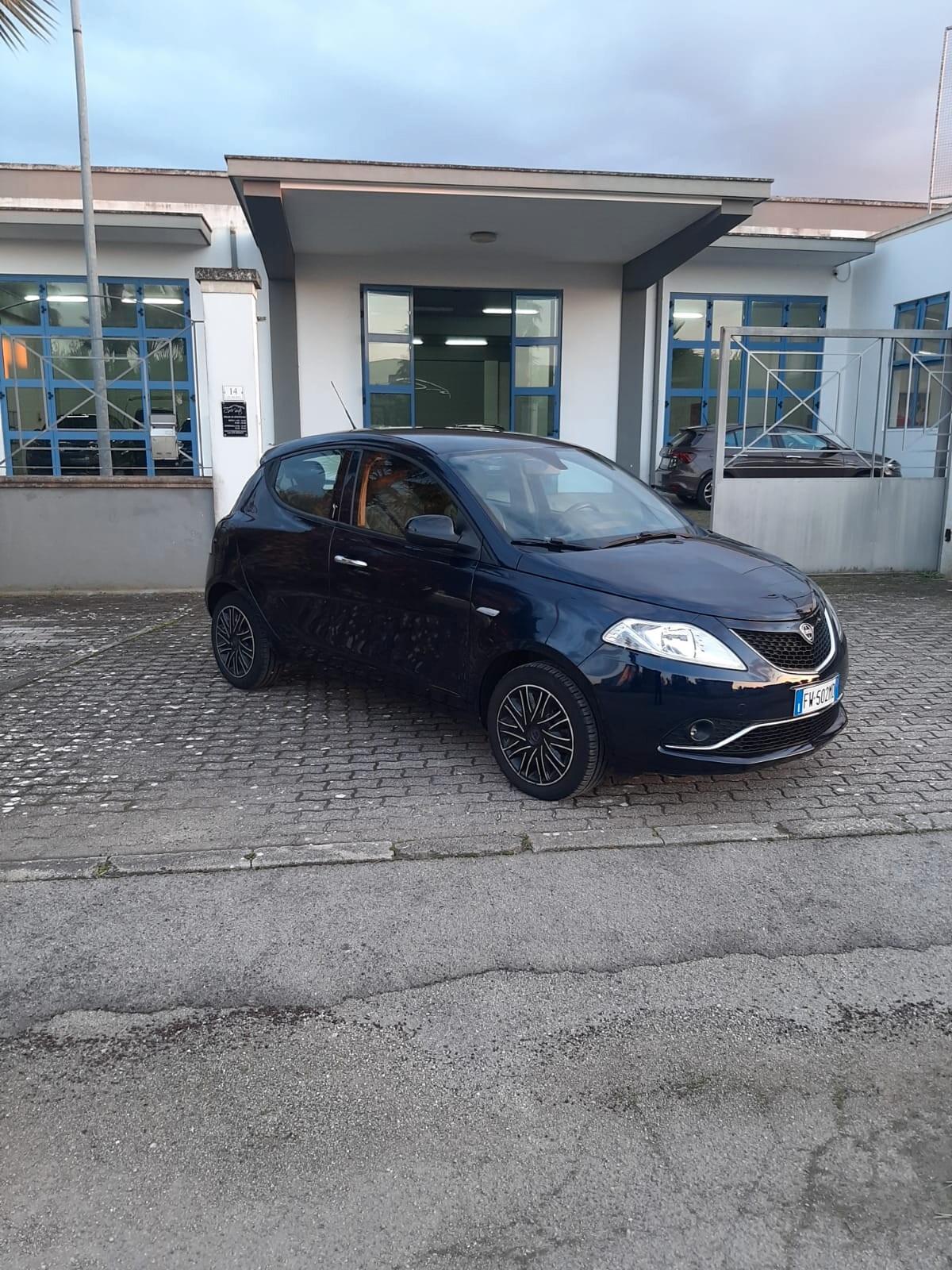 Lancia Ypsilon 1.2 69 CV 5 porte S&S Gold