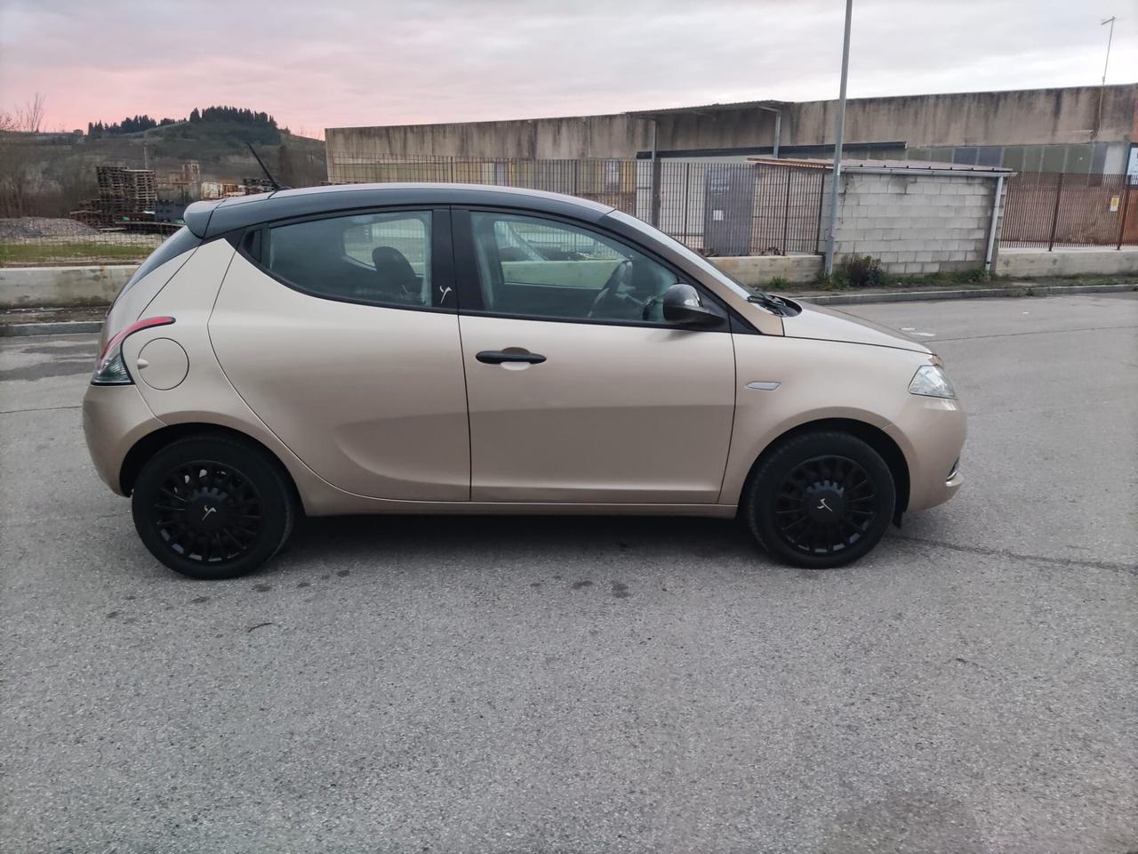 Lancia Ypsilon 1.2 69 CV 5 porte S&S Gold