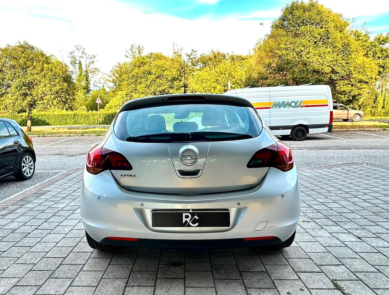 Opel Astra 1.6 115CV 5 porte Cosmo
