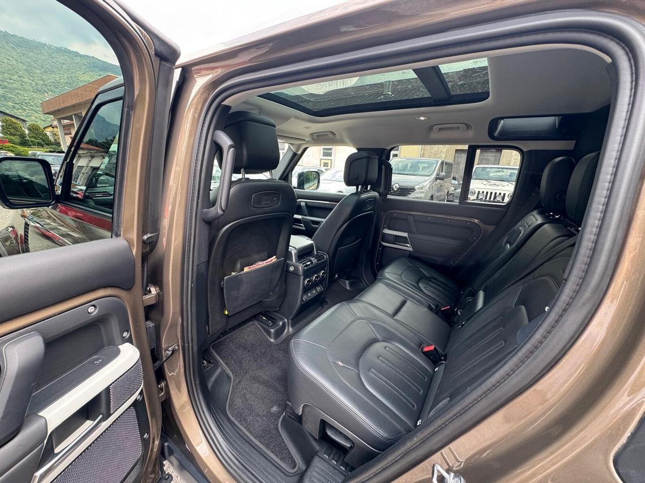 Land Rover Defender 110 3.0D I6 300 CV AWD Auto HSE 7 posti