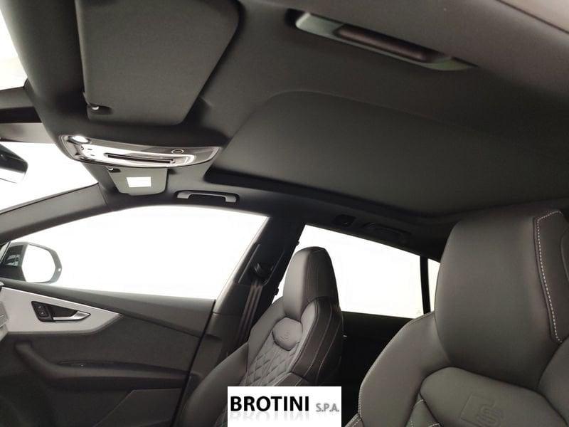Audi Q8 TFSI e 290kW quattro tip. S Line Ed.