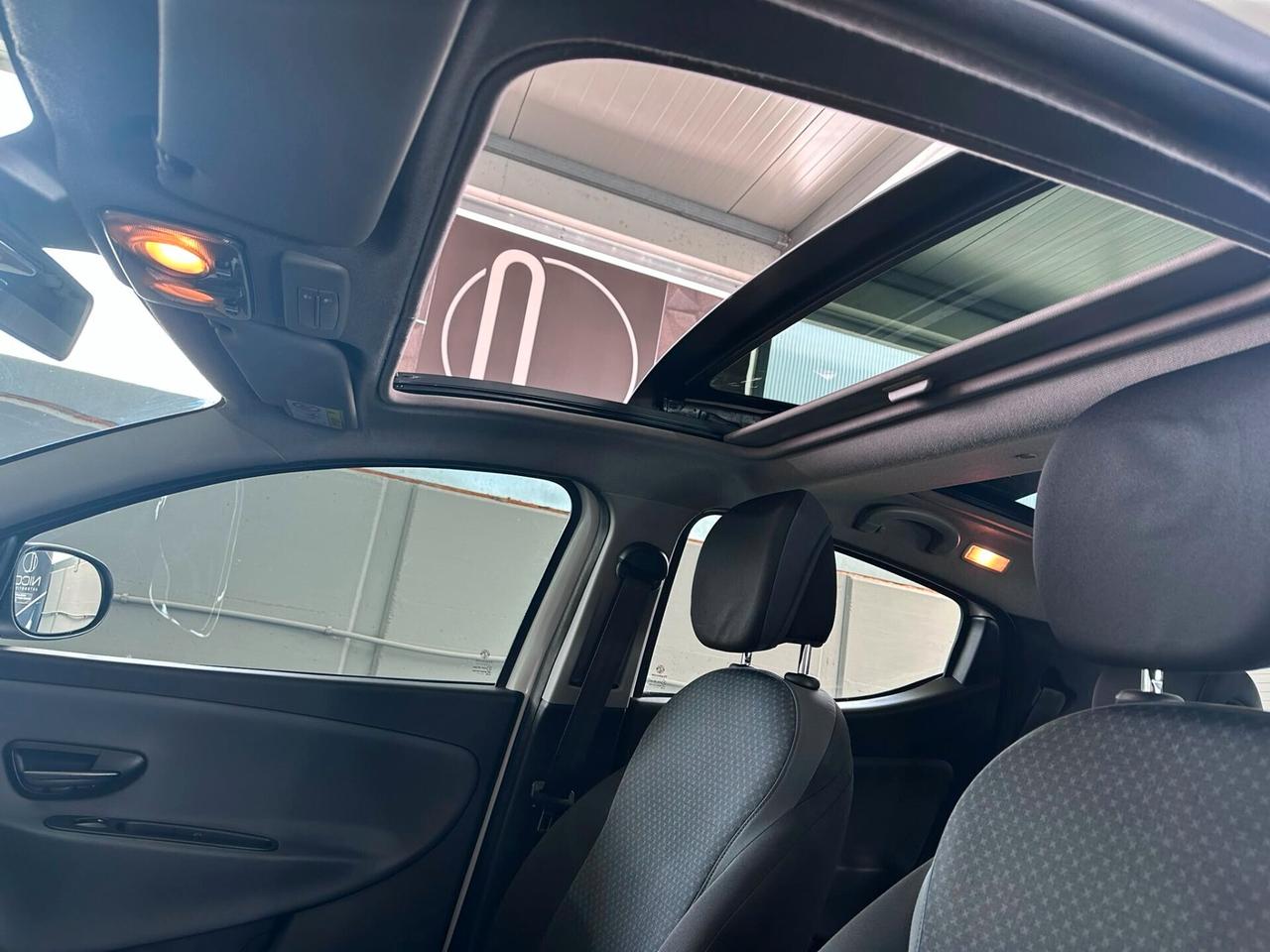 Lancia Ypsilon 1.2 69 CV 5 porte Platinum