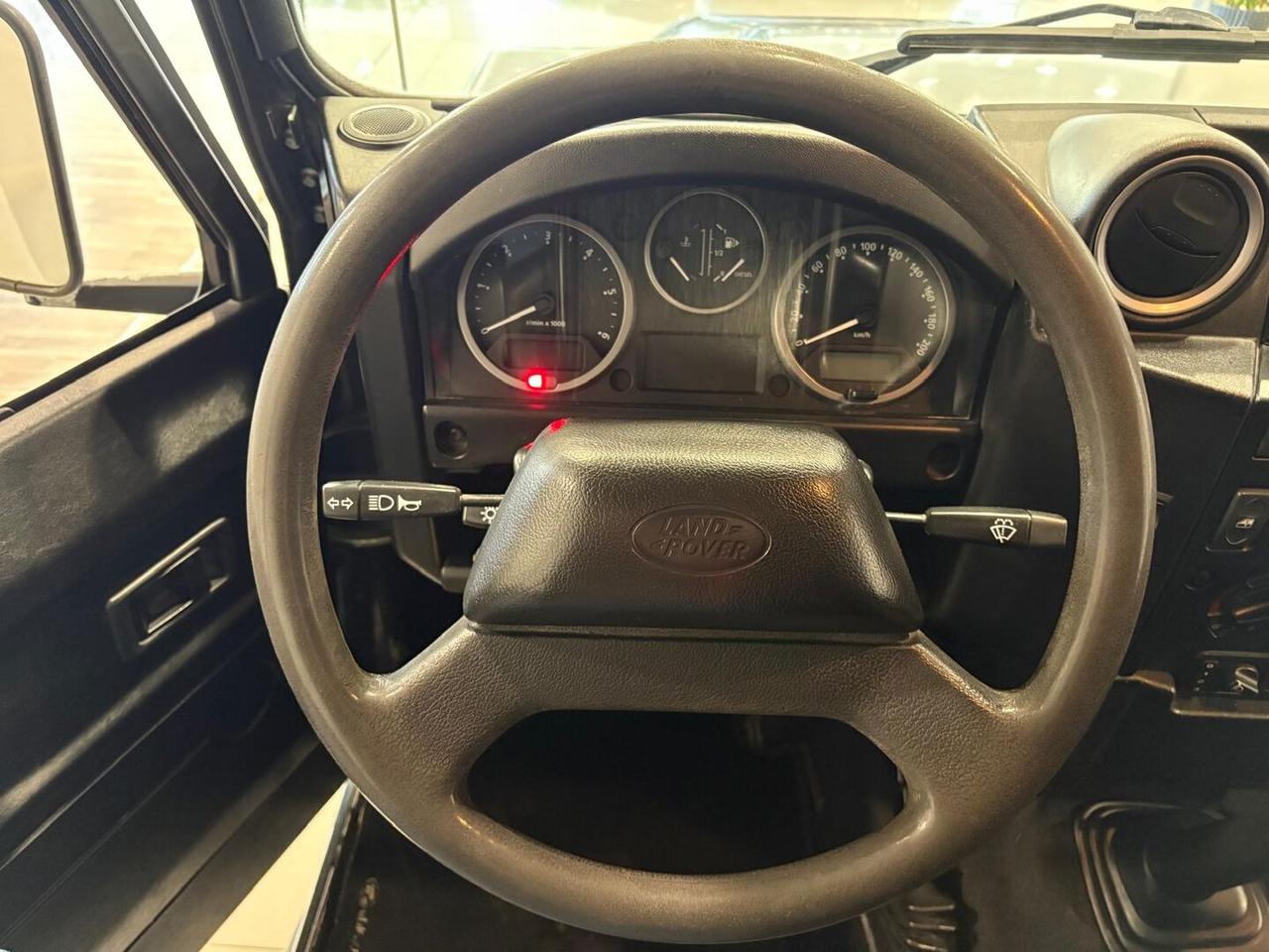 Land Rover Defender VI 2007 90 Defender 90 2.4 td E