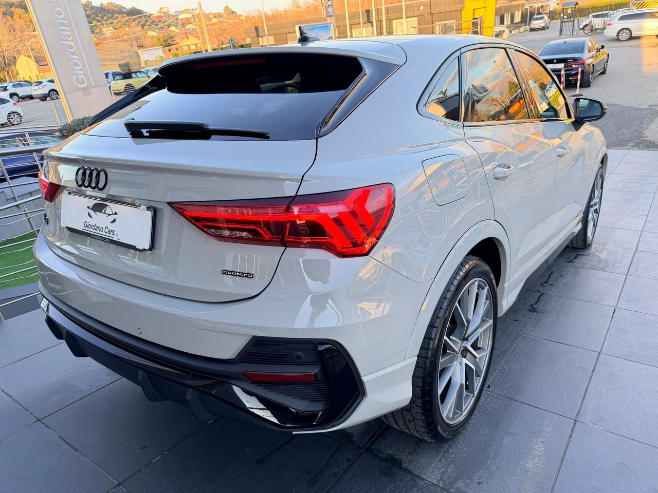 Audi Q3 SPB 40 TDI quattro 200cv S tronic line edition gesso