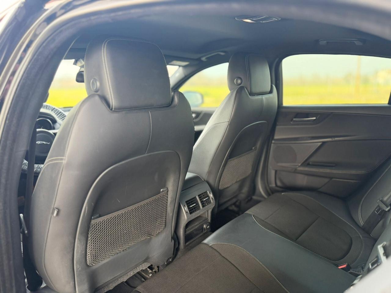 Jaguar XE 2.0 D Turbo R-Sport