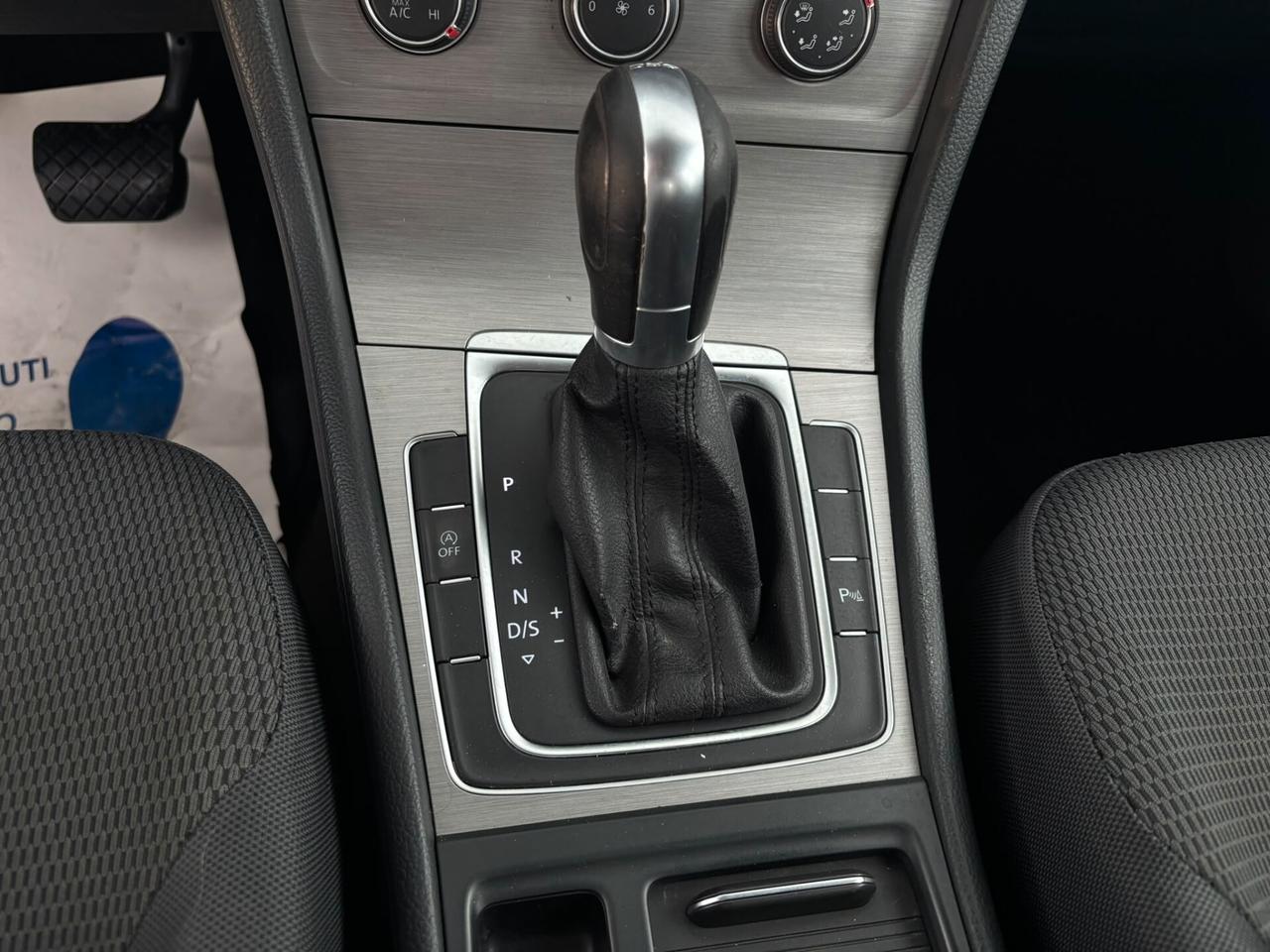 Volkswagen Golf 1.6 TDI DSG-C.AUTOMATICO-2015
