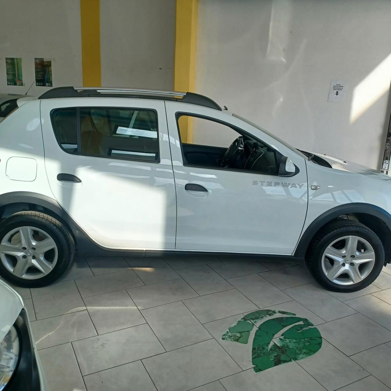 NEOPATENTATI SANDERO STEPWAY OTTIME CONDIZIONI