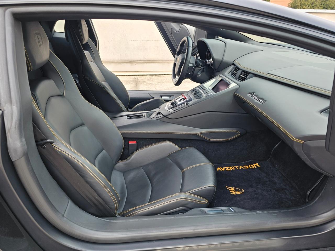 Lamborghini Aventador 6.5 V12 LP700-4