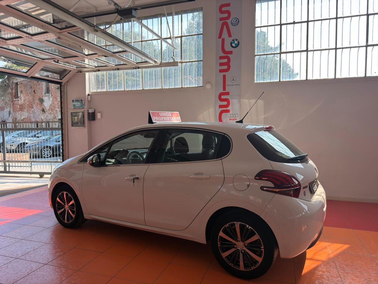 Peugeot 208 BlueHDi 100 5 porte Allure