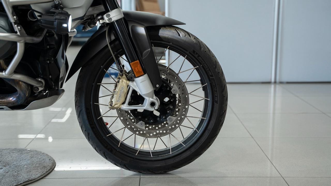 BMW R 1250 GS ADVENTURE RALLYE PACK LUCI AKRAPOVIC CRUISE RISCALDAMENTO MANOPOLE + BORSE RIGIDE