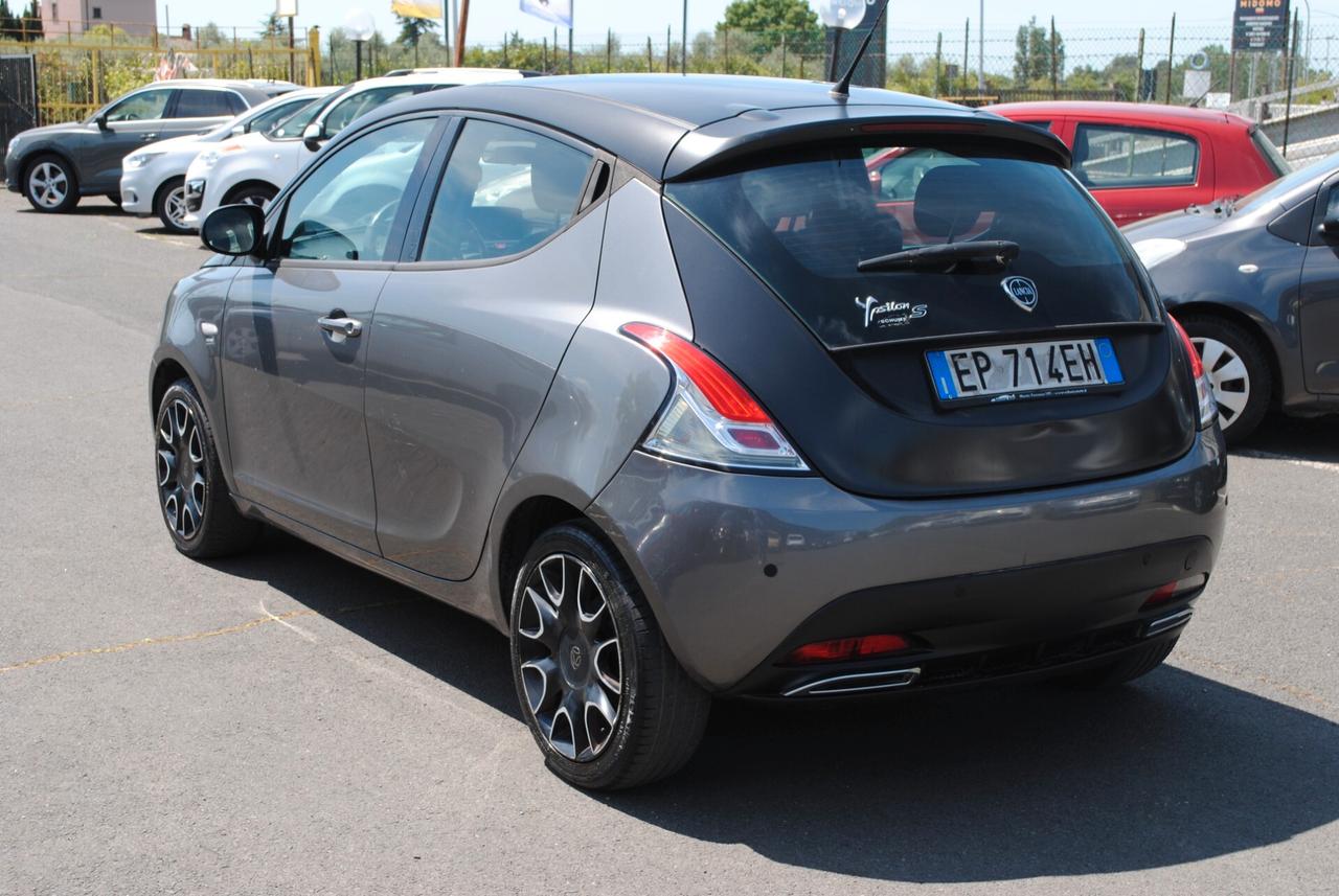 LANCIA YPSILON MOMODESIGN 1.2 69 CV BENZ/GPL