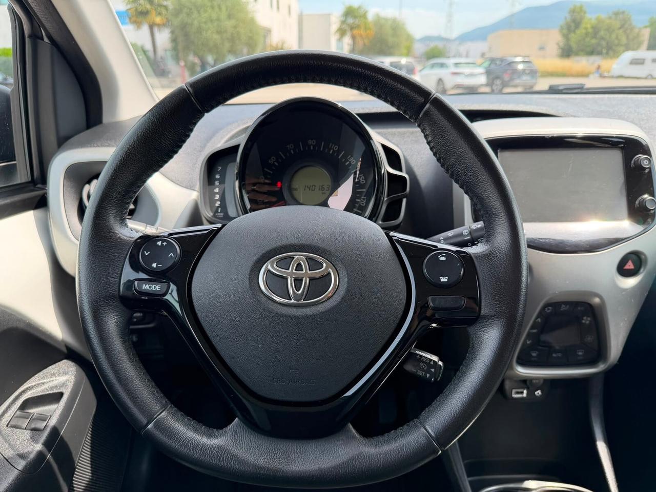 Toyota Aygo 1.0 VVT-i X-BLACK 140000 KM