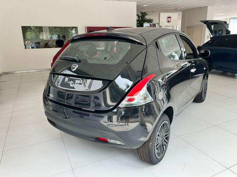 Lancia Ypsilon 1.0 FireFly 5 porte S&S Hybrid Platino