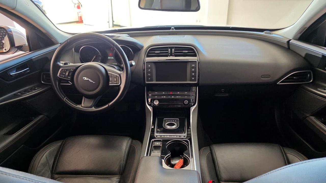 Jaguar XE 2.0 D Turbo 180CV aut. Prestige