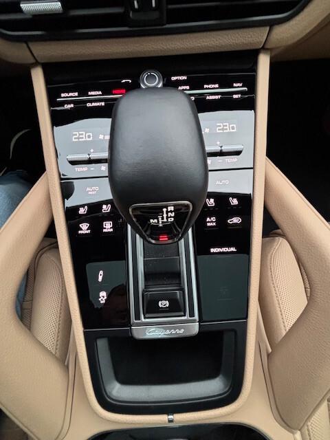 Porsche Cayenne Coupé 3.0 V6 E-Hybrid Platinum Edition 340CV