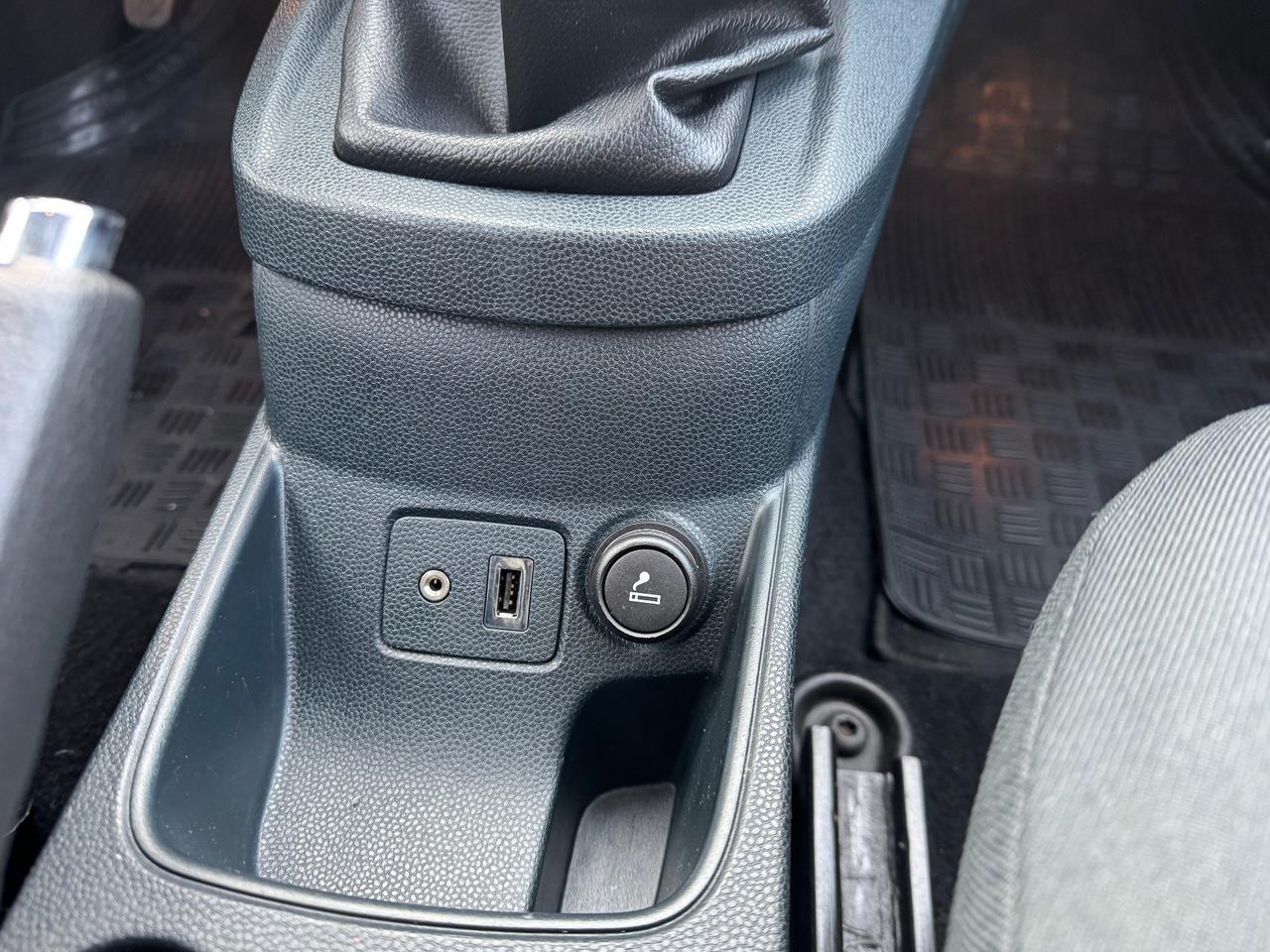 Ford Fiesta 1.2 BENZINA 82CV Titanium 2012