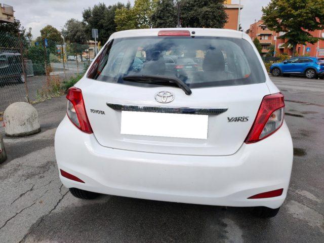 TOYOTA Yaris 1.0 Lounge 69 Cv Neo Patentati