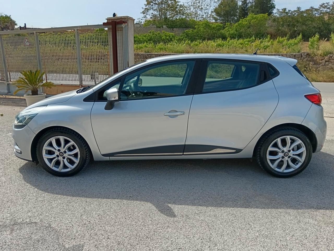 Renault Clio dCi 8V 90 CV EDC 5 porte Moschino Intens CAMBIO AUTOMATICO