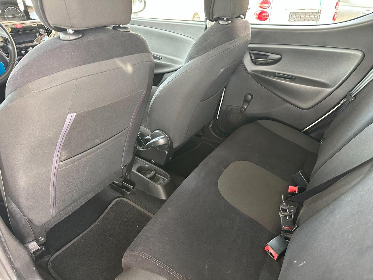 Lancia Ypsilon 1.2*8V*GOLD*PDC*MP3*CITY*NEOPATENTATI*